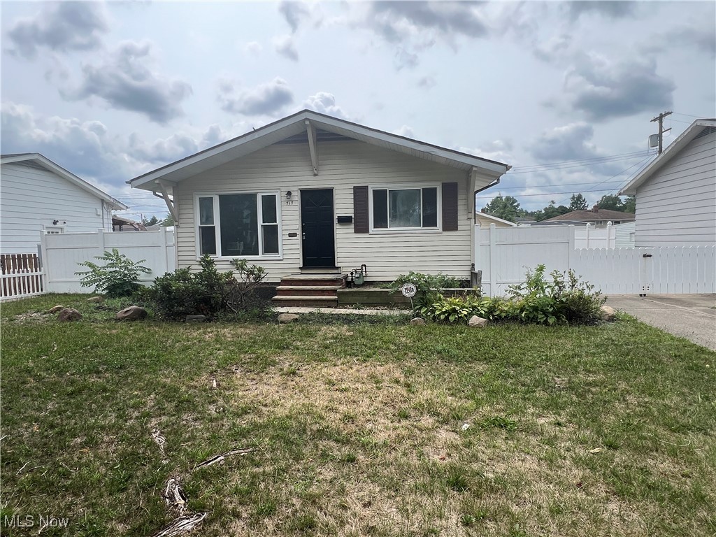 Timothy Ln, Cleveland, OH 44109