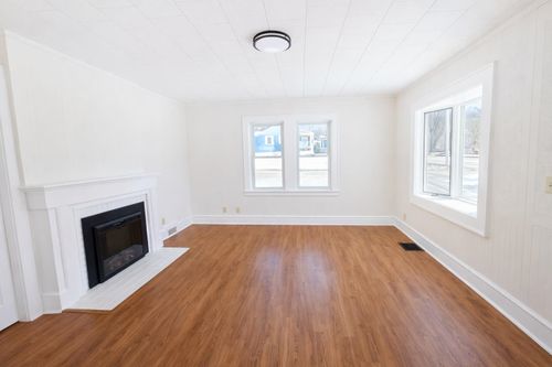 615 E Main St, Newport, VT, 05855-5829 | Card Image