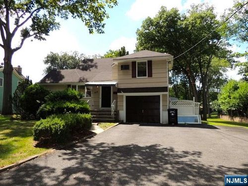 375 Chelsea St, Paramus, NJ, 07652-3431 | Card Image