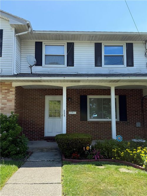 225 N 8th St, Bangor, PA, 18013-1715 | Card Image