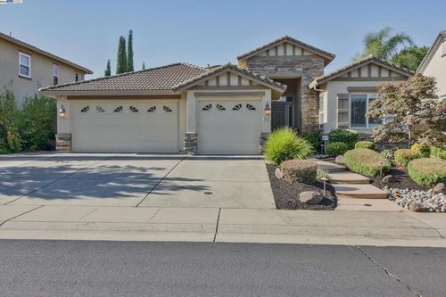 3137 Grasmere Cir, Roseville, CA, 95661-4040 | Card Image