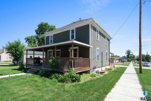 421 W 1st Ave, Lennox, SD, 57039-2233 | Card Image