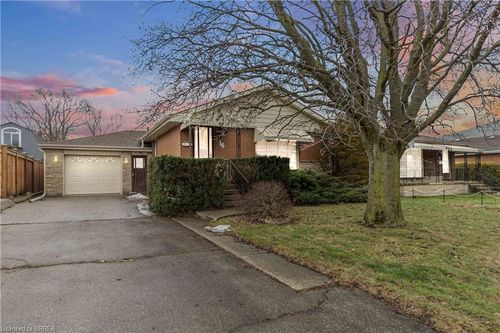 16 Paris Rd, Brantford, ON, N3R1H7 | Card Image