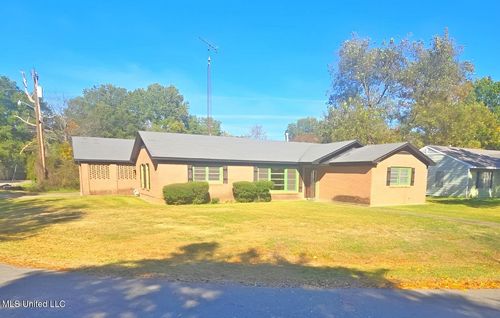 1315 S Saint Marys Cir, Greenville, MS, 38703-6538 | Card Image