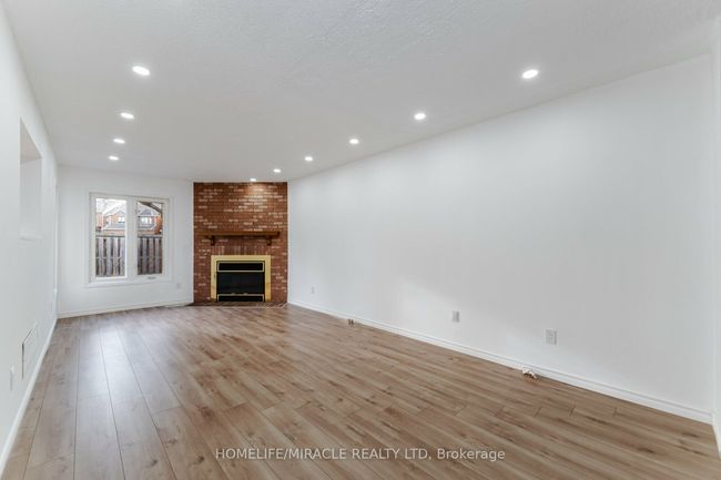 24 - 2 Huntingwood Ave, Condo with 4 bedrooms, 3 bathrooms and 2 parking in Dundas ON | Image 7