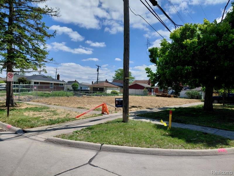 Land in Southgate
