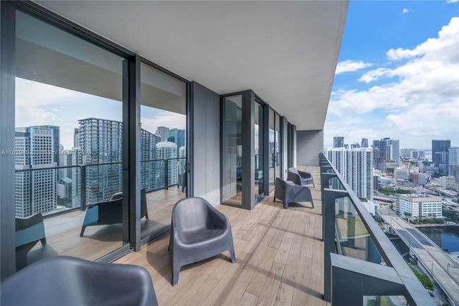 APT-3705 - 88 Sw 7 Th St, Condo with 2 bedrooms, 3 bathrooms and null parking in MIAMI FL | Image 14