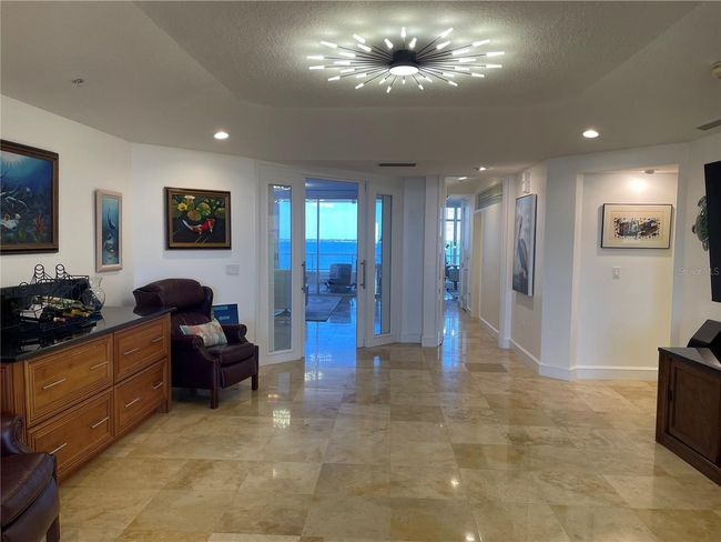 Family room with tray cieling | Image 10