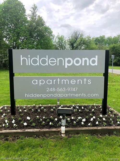17-535 Pontiac St, Oxford, MI, 48371-4801 | Card Image