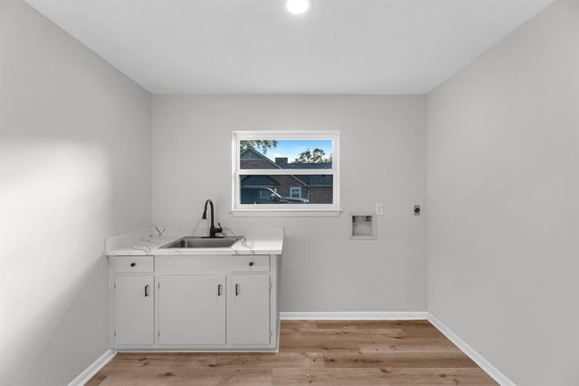 213 Westview Dr, House other with 4 bedrooms, 3 bathrooms and 3 parking in Sealy TX | Image 32