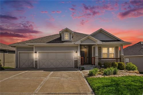 19610 115th Ct, Olathe, KS, 66061-3025 | Card Image