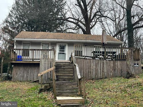 645 Park St, Manchester, PA, 17345-9771 | Card Image