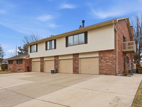 42639 Jeanette Cir, Clinton Township, MI, 48038-1746 | Card Image