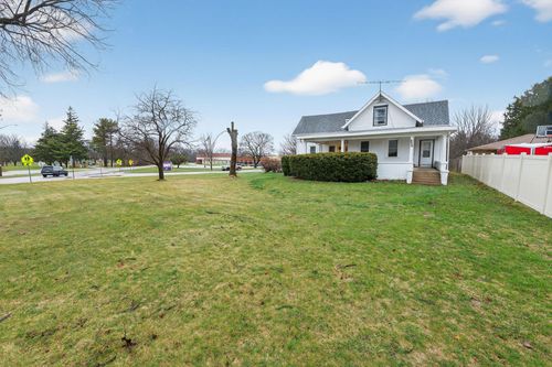 330 W Jefferson St, Elkhorn, WI, 53121-1238 | Card Image