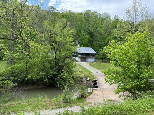 8261 Glendale Rd, Cairo, WV, 26337-6304 | Card Image