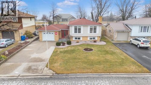 7153 William St, Comber, ON, N0P1J0 | Card Image