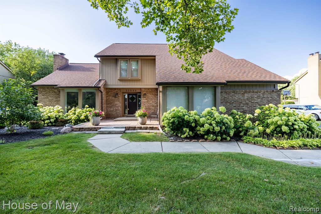 Walnut Ln, Farmington Hills, MI 48331