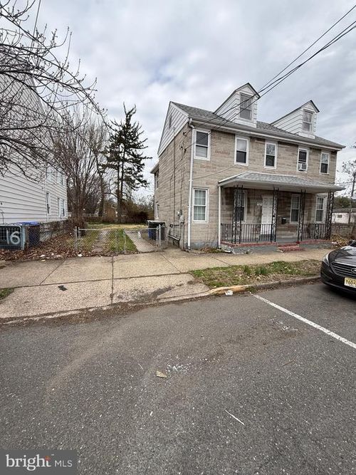 22 E Federal St, Burlington, NJ, 08016-1610 | Card Image