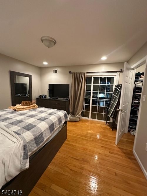 550 Franklin St, Elizabethport, NJ, 07206-1209 | Card Image