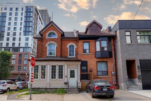 123 Market St, Hamilton, ON, L8R1N7 | Card Image