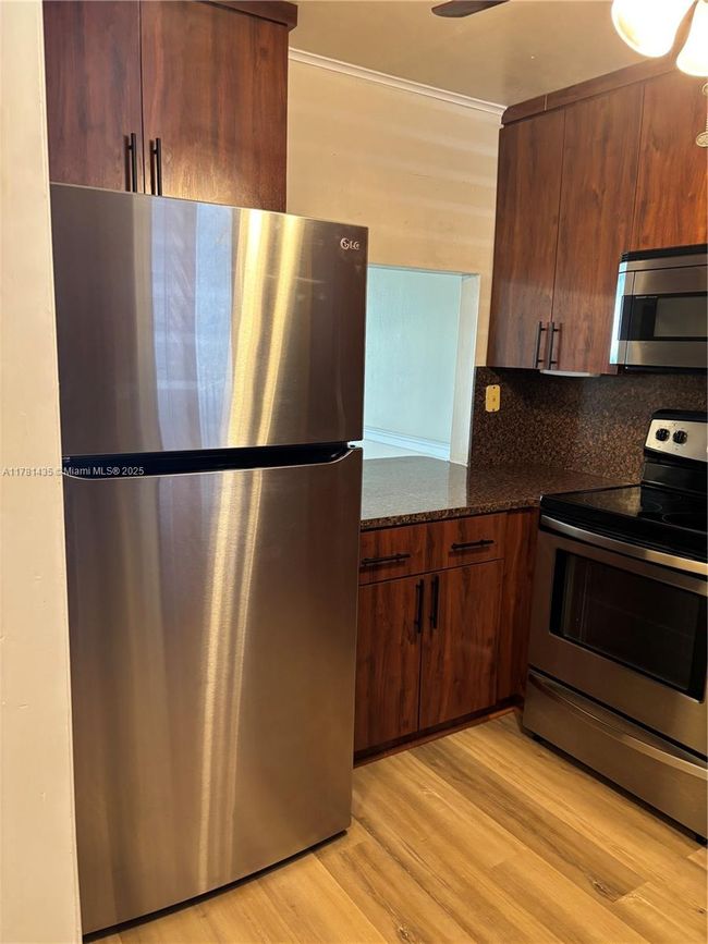 APT-402 - 9421 Evergreen Pl, Condo with 2 bedrooms, 2 bathrooms and null parking in Davie FL | Image 4