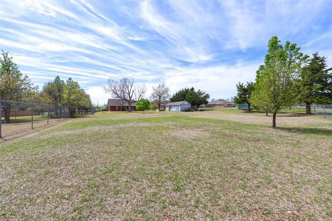 View of yard with fence | Image 32