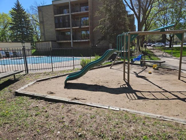 playground and pool | Image 24