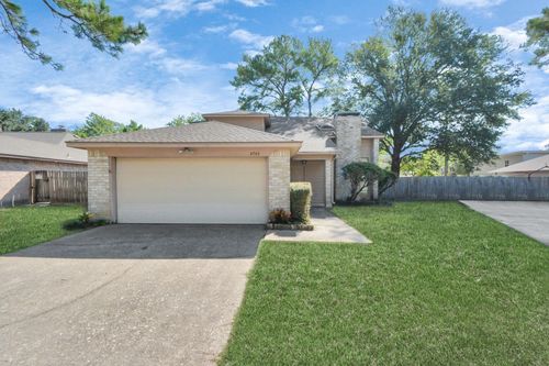 4743 Sabrina Dr, Houston, TX, 77066-2908 | Card Image