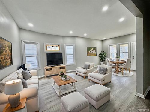 2514 Beals St, Detroit, MI, 48214-1775 | Card Image