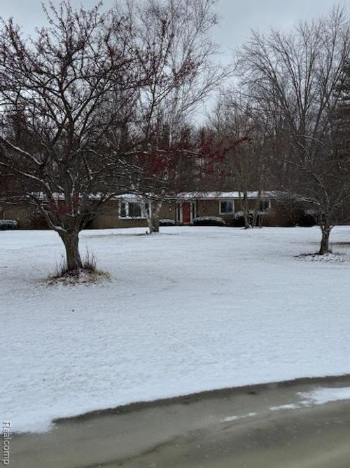 7965 Trumble Rd, Columbus, MI, 48063-3916 | Card Image