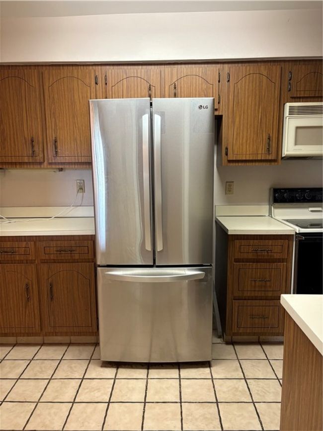 New stainless LG refrigerator | Image 9