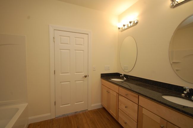 9D - 8 Chesterfield Lane, Condo with 2 bedrooms, 3 bathrooms and null parking in Londonderry NH | Image 7