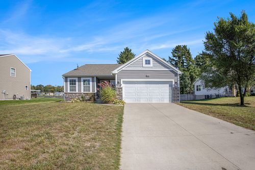 4638 Lauren Dr, Norton Shores, MI, 49441-5589 | Card Image