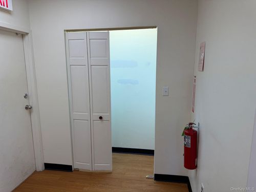 4-19 Squadron Blvd, New City, NY, 10956-5227 | Card Image