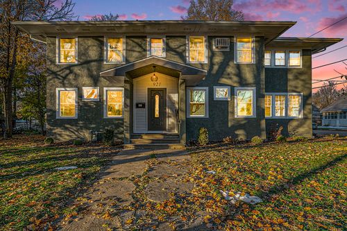 921 Cedar St, Niles, MI, 49120-2629 | Card Image