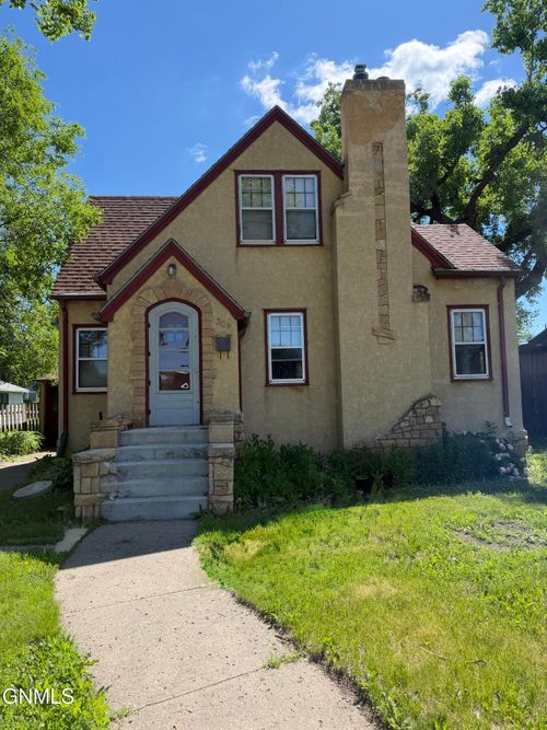 308 6th Ave Ne, Jamestown, ND, 58401-3634 | Card Image