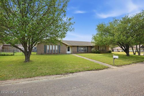 3683 Wilcox Dr, Pearl, MS, 39208-3832 | Card Image