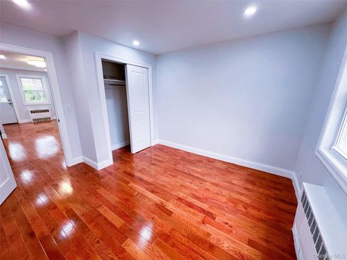 42 196th St, Flushing, NY, 11358-3030 | Card Image