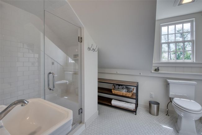 guest bathroom | Image 12