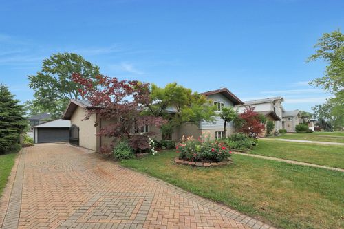 9043 Oriole Ave, Morton Grove, IL, 60053-1855 | Card Image