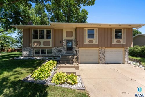 316 S Norbeck St, Vermillion, SD, 57069-3420 | Card Image