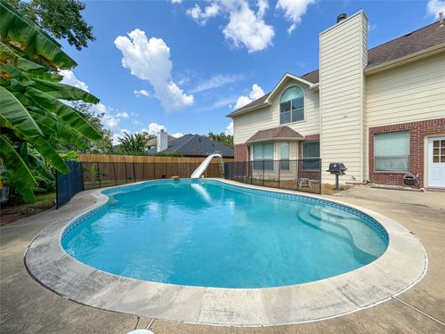 3015 Signal Hill Dr, Friendswood, TX, 77546-3483 | Card Image