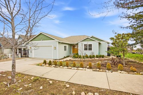 952 Oak St, Ashland, OR, 97520-1267 | Card Image