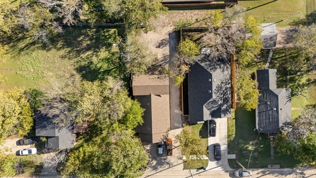 305 W Waco St, Home with 5 bedrooms, 3 bathrooms and 6 parking in Ennis TX | Image 29