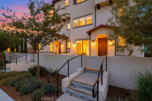 3320 W Mirano Dr, Anaheim, CA, 92801-8017 | Card Image