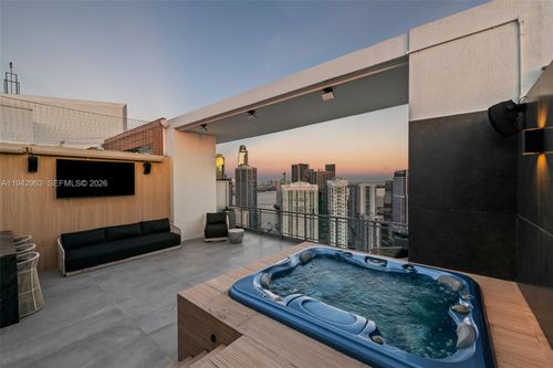 ph-15-90 Sw 3rd St, MIAMI, FL, 33130-4069 | Card Image