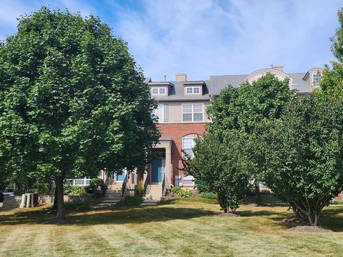 228 Station Park Cir, Grayslake, IL, 60030-2468 | Card Image