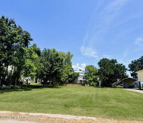 132 Vista Dr, Pass Christian, MS, 39571-3519 | Card Image