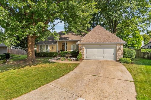 11733 Woodward St, Overland Park, KS, 66210-2810 | Card Image