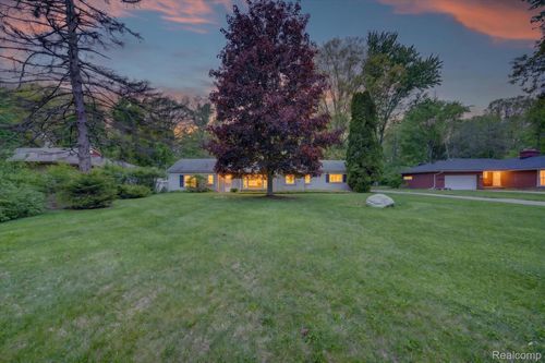 30621 Balewood St, Southfield, MI, 48076-1571 | Card Image